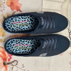 Skechers slip ons size 8 1/2 wide new blue
